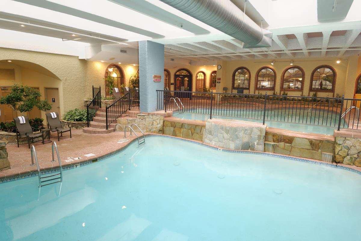 Embassy Suites By Hilton Kansas City Plaza Exterior foto