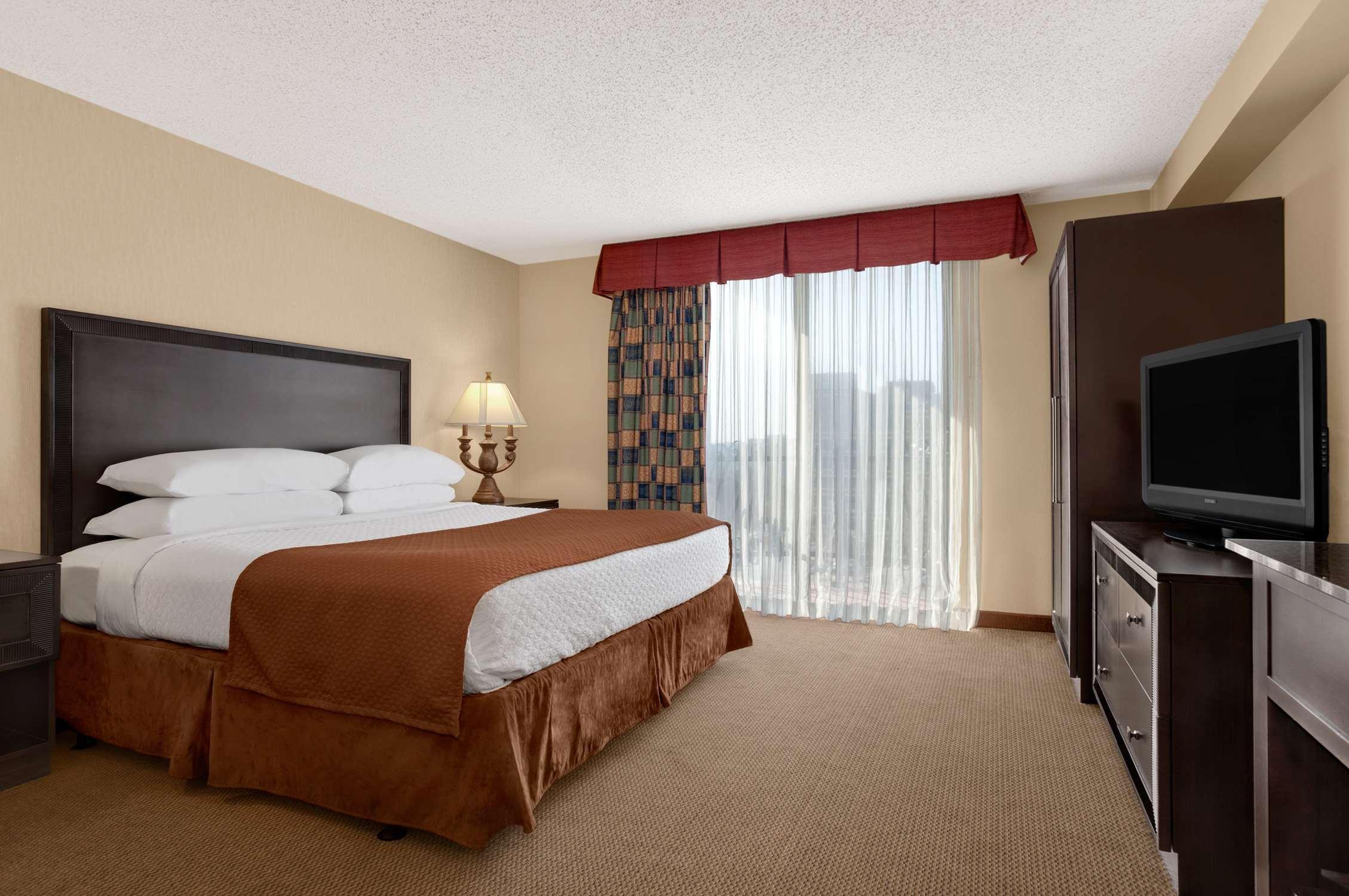 Embassy Suites By Hilton Kansas City Plaza Exterior foto