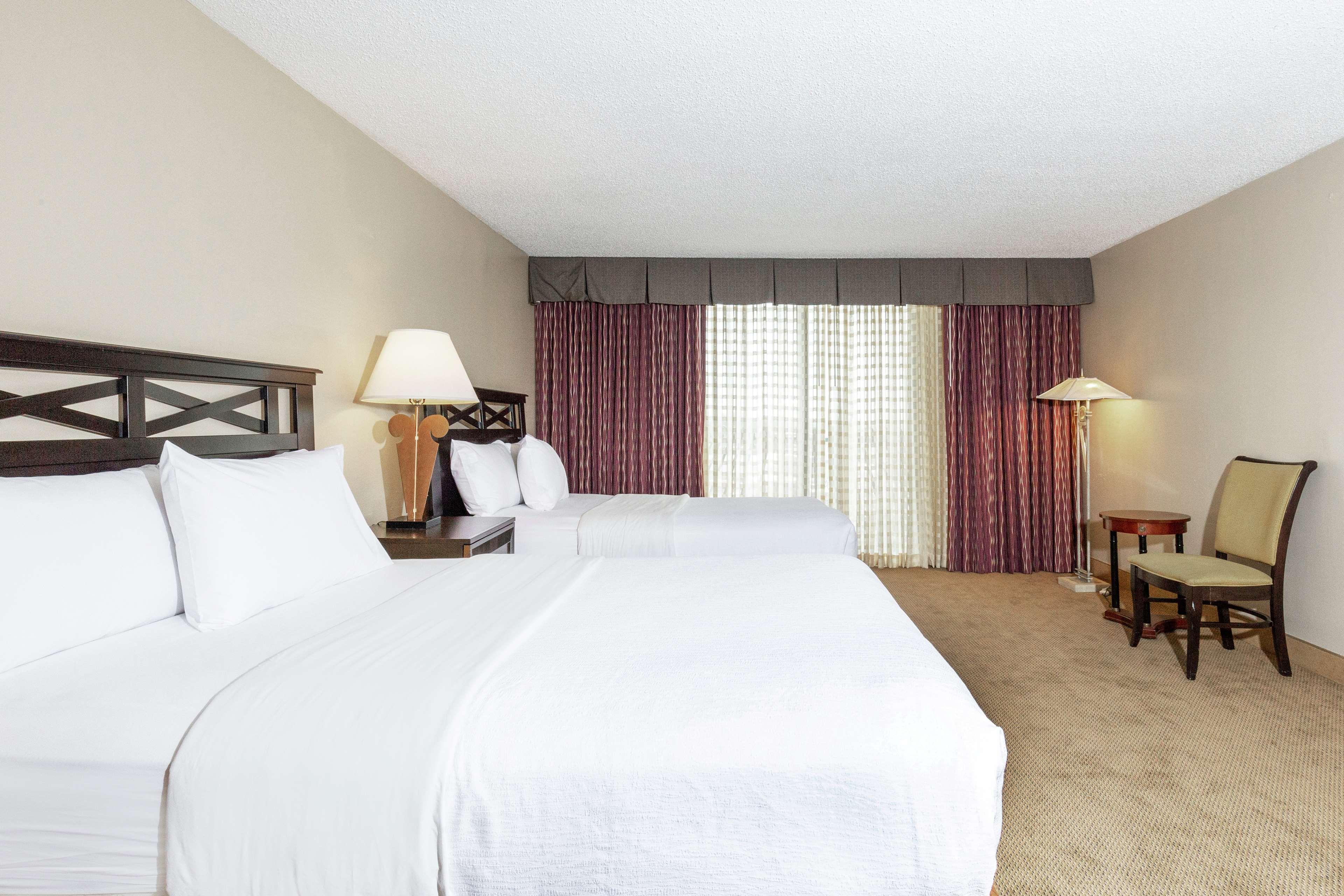 Embassy Suites By Hilton Kansas City Plaza Exterior foto