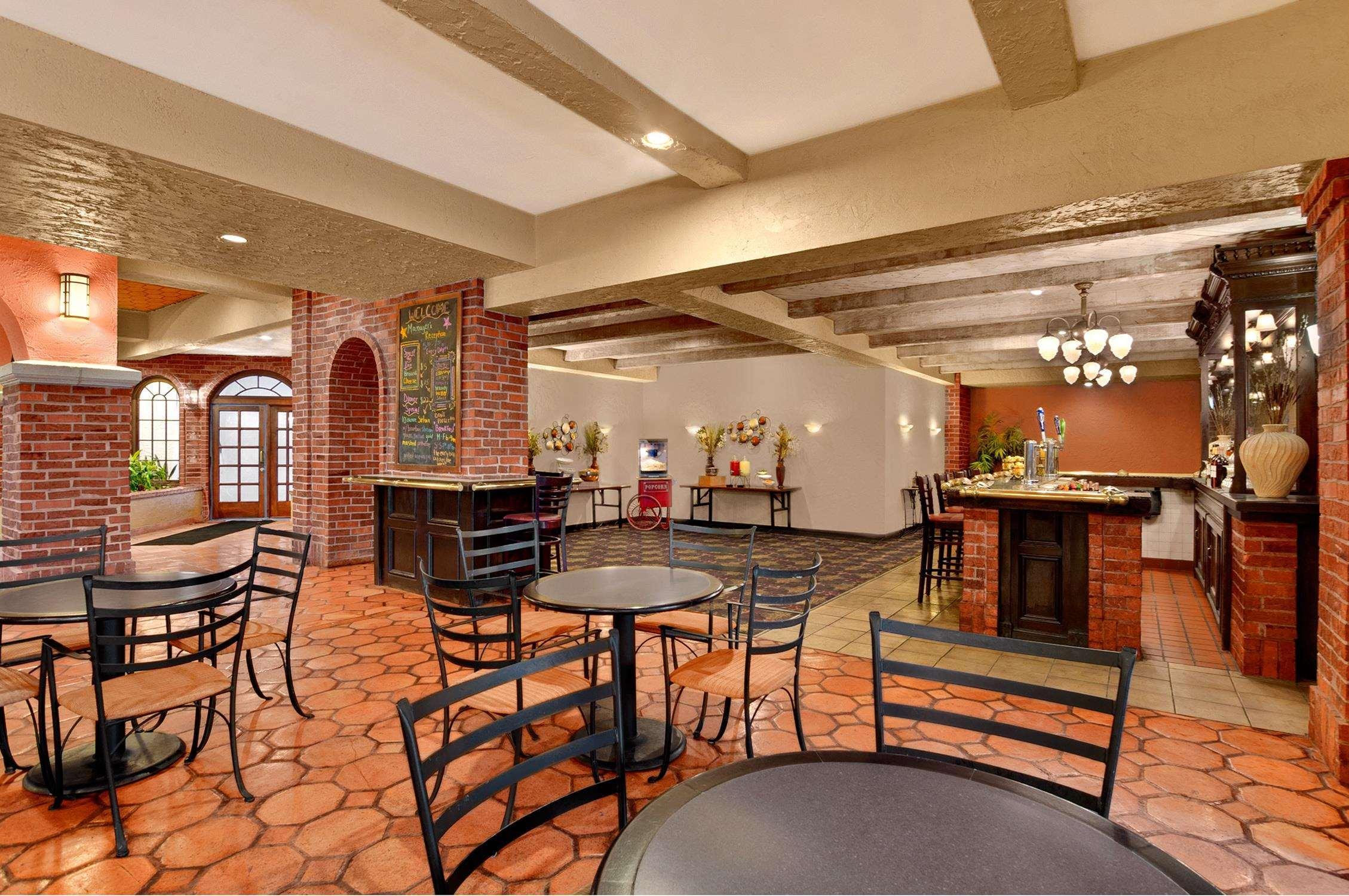 Embassy Suites By Hilton Kansas City Plaza Exterior foto