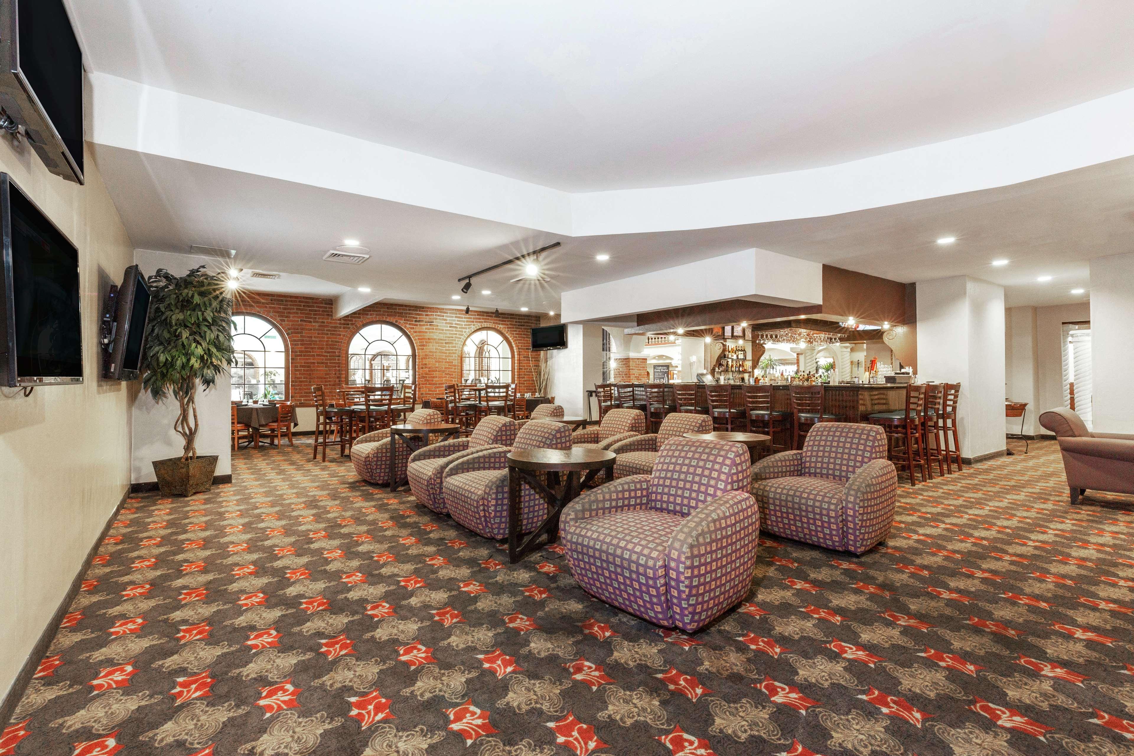 Embassy Suites By Hilton Kansas City Plaza Exterior foto