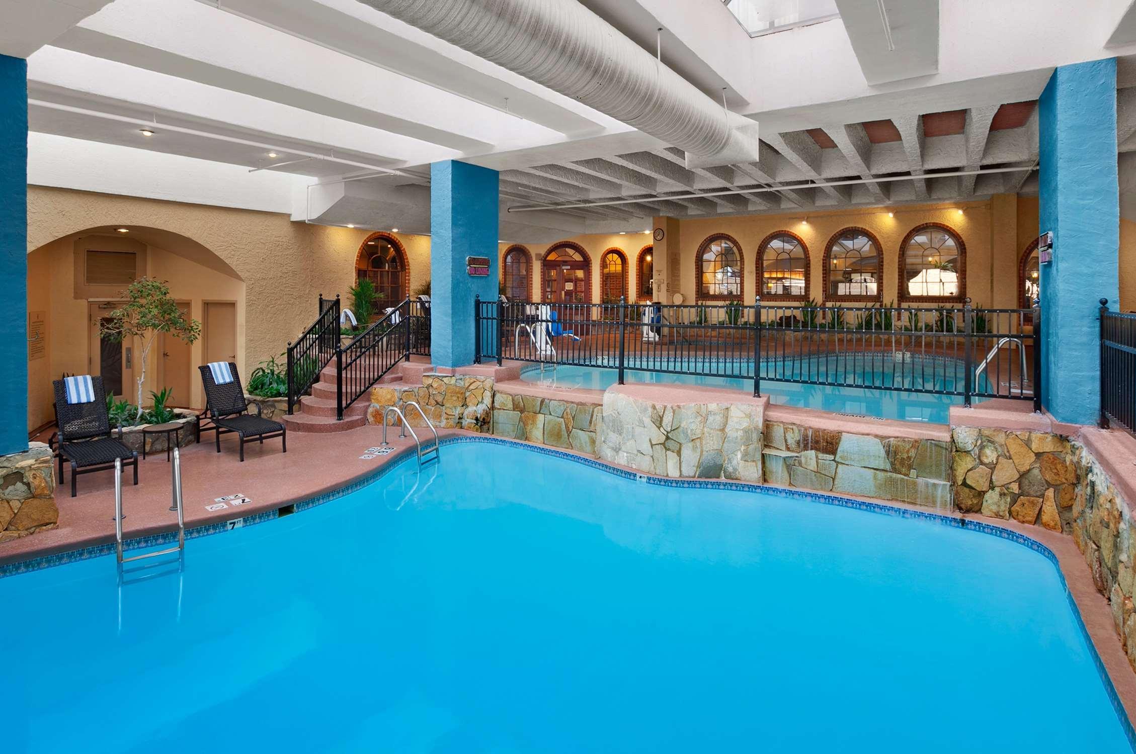 Embassy Suites By Hilton Kansas City Plaza Exterior foto