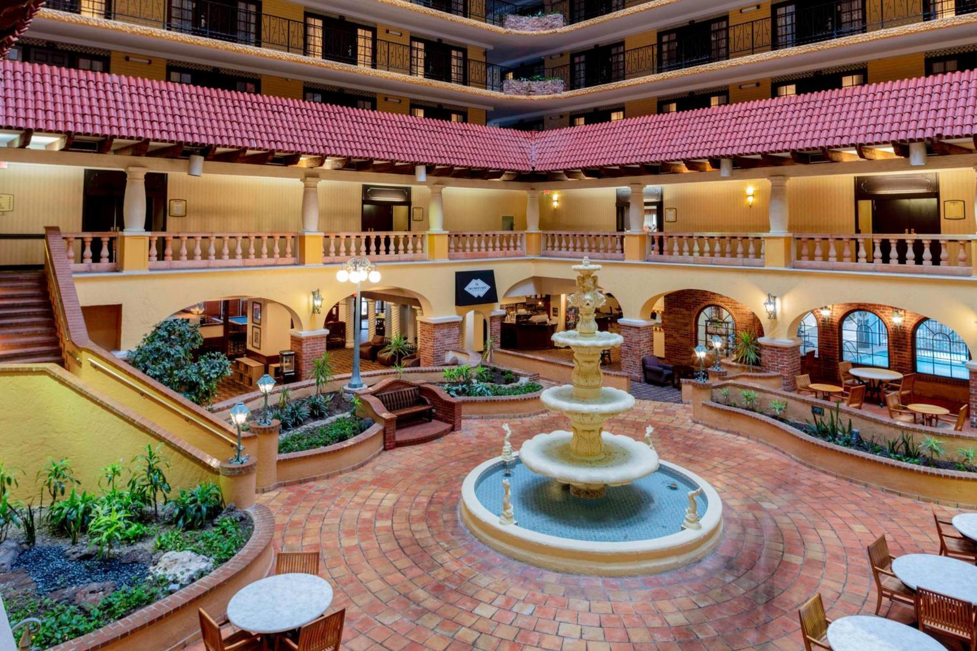 Embassy Suites By Hilton Kansas City Plaza Exterior foto