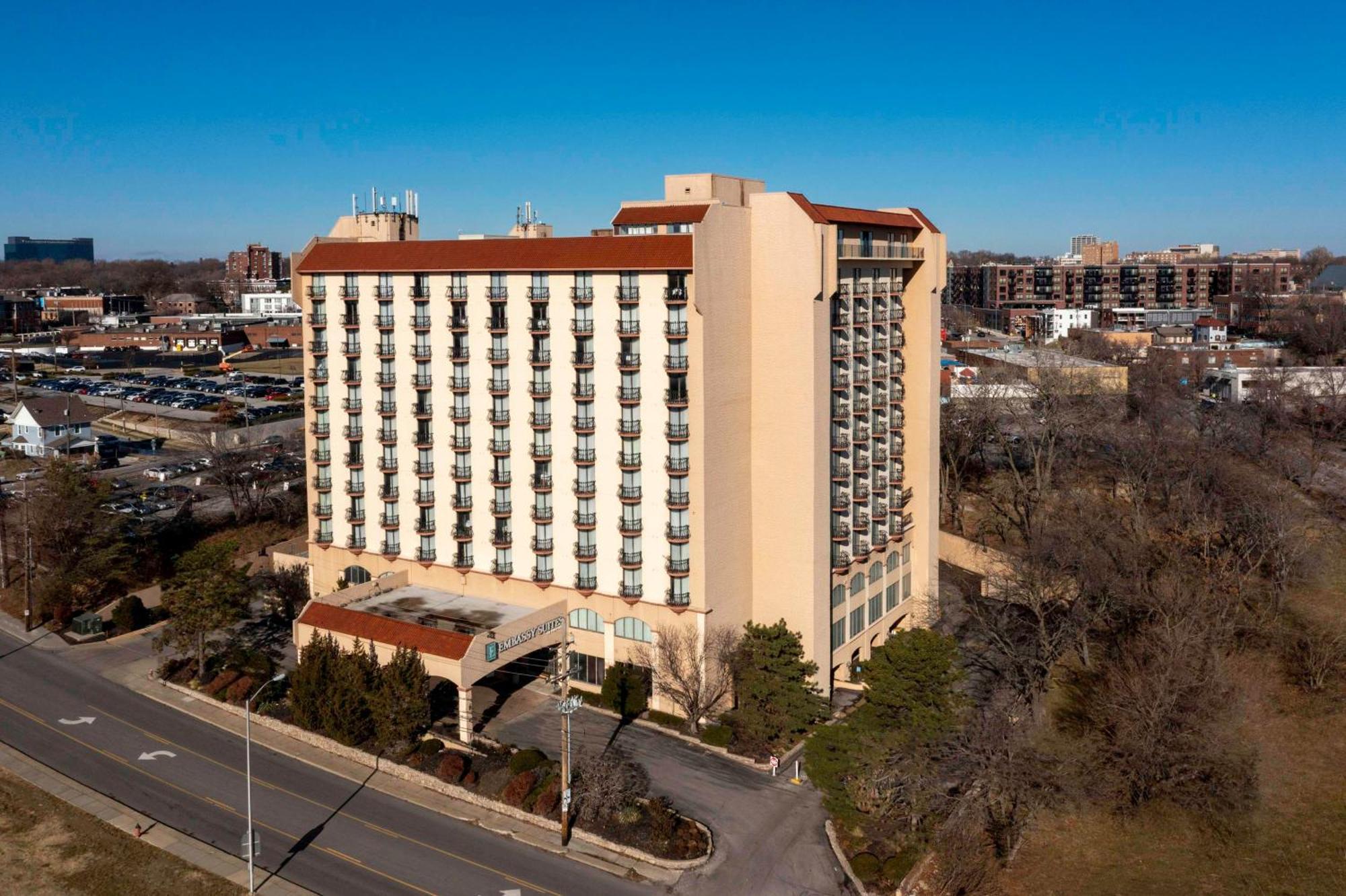 Embassy Suites By Hilton Kansas City Plaza Exterior foto